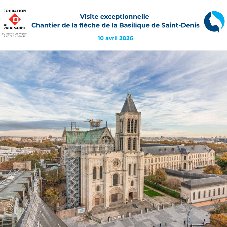 Visite exceptionnelle du chantier de reconstruction de la flèche de la Basilique de Saint-Denis, vue aérienne du monument avec échafaudages et grue, le 10 avril 2026
